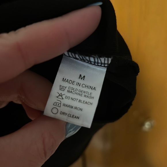 Amazon find long sleeve tee- size medium - Picture 2 of 4